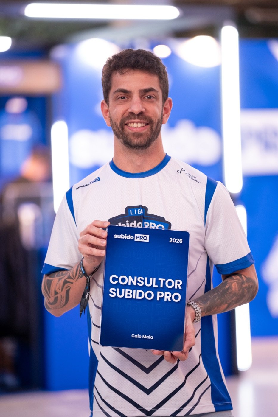 Caio Maia com a placa de Consultor Subido PRO 2026